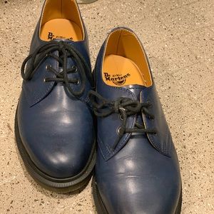 Great condition dr martens in dark blue